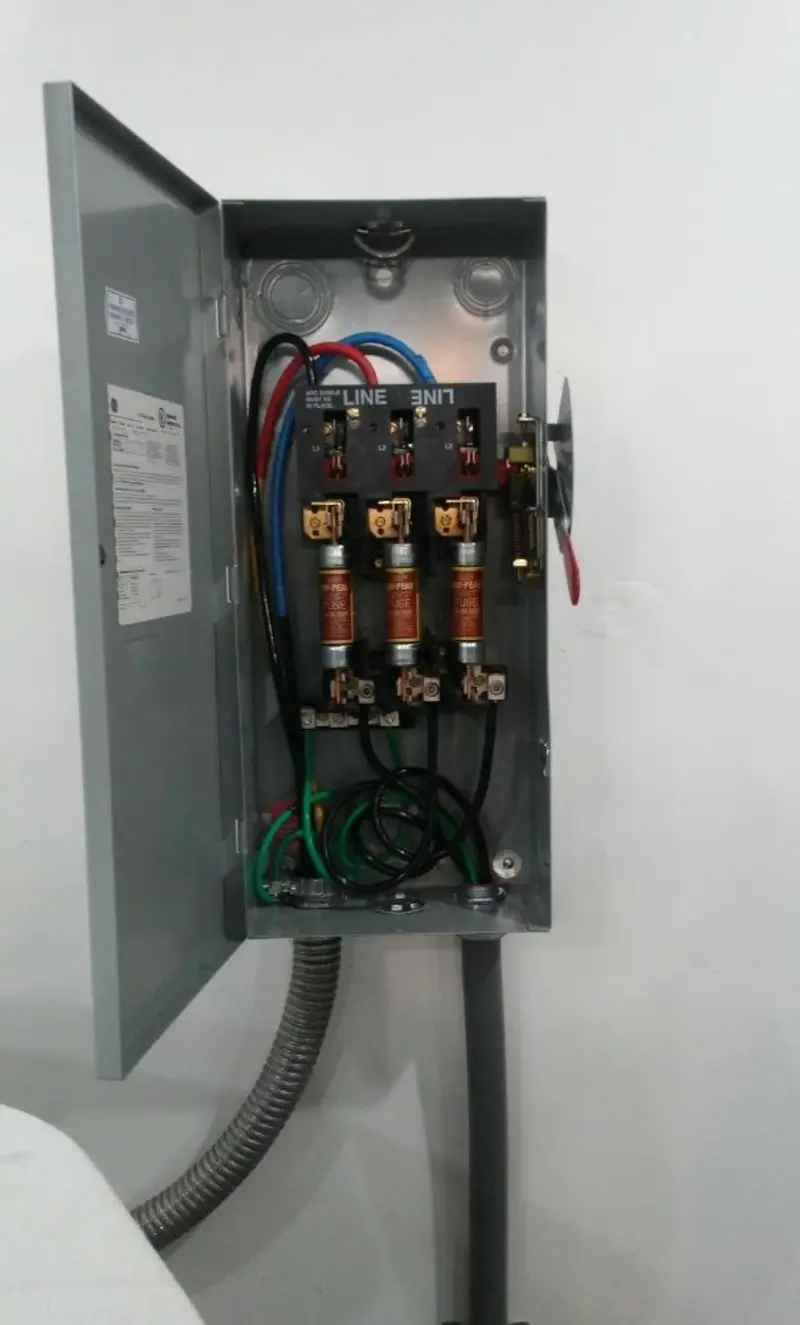 Three-phase disconnect switch installed for Smoke Detector Installation in Myerstown